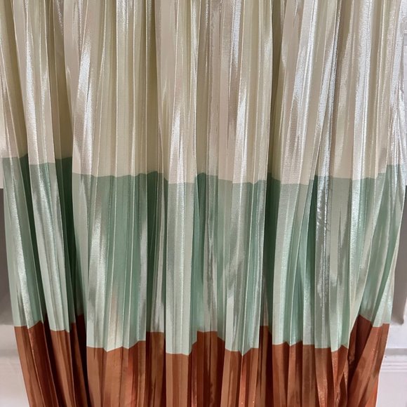 LIQUORISH Shiny Metallic Silver/Teal/Copper Pleated Midi Skirt, Size Small - Picture 5 of 7
